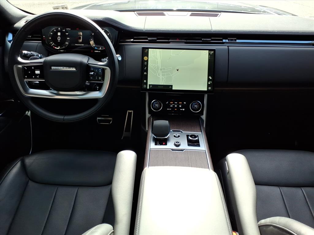 2023 Land Rover Range Rover SE photo 2