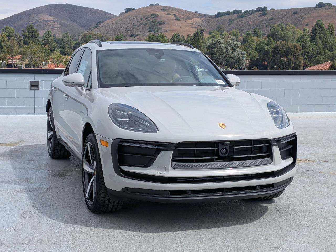 2026 Porsche Macan T photo 7