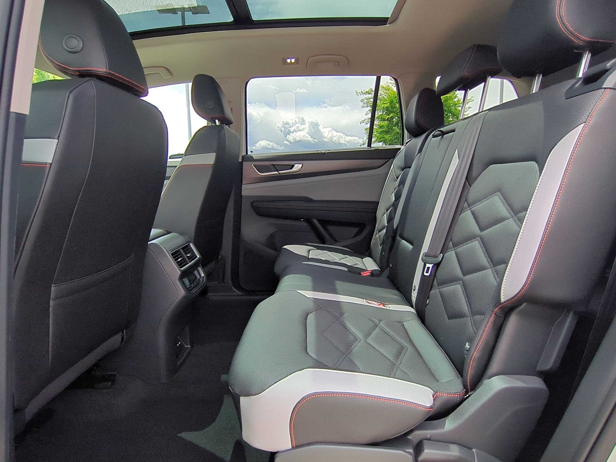 2025 Volkswagen Atlas Peak Edition SE photo 16
