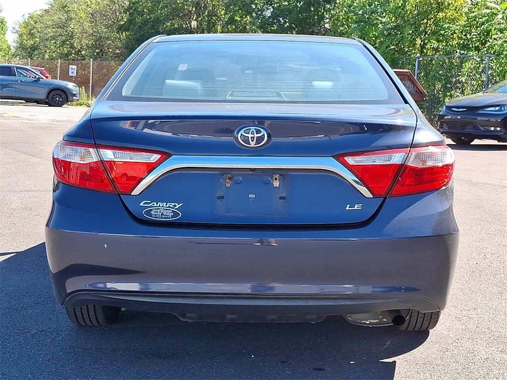 2016 Toyota Camry LE photo 4