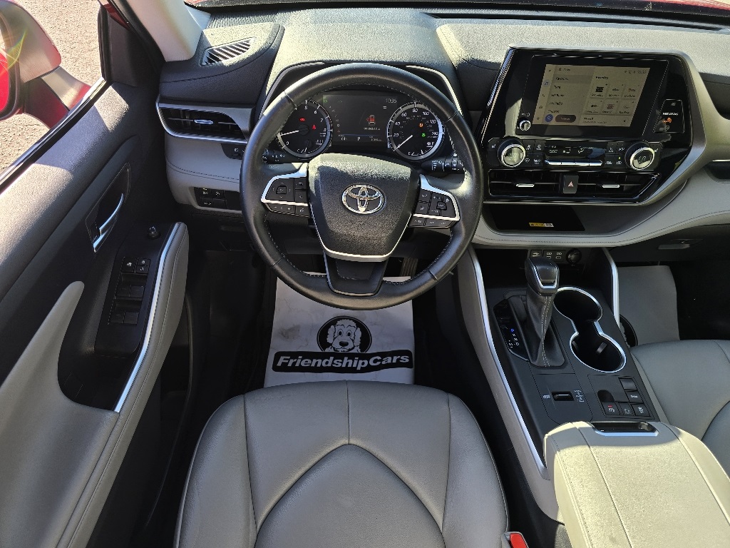 2023 Toyota Highlander XLE photo 3