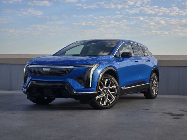 2025 Cadillac OPTIQ Luxury 1