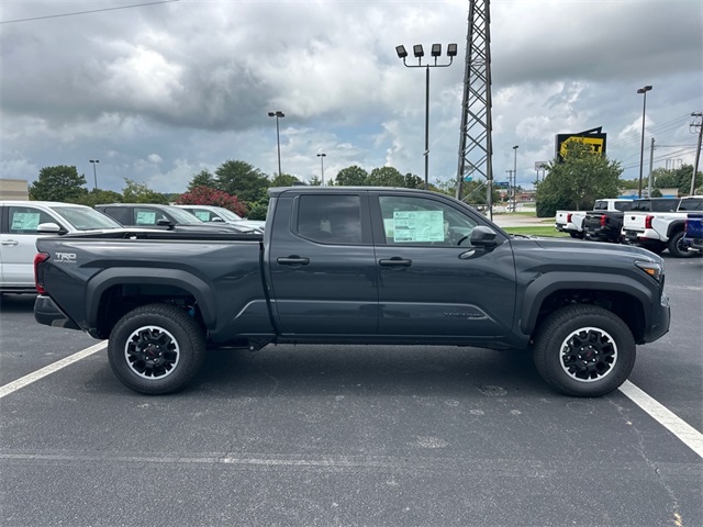 2025 Toyota Tacoma TRD Off-Road photo 2