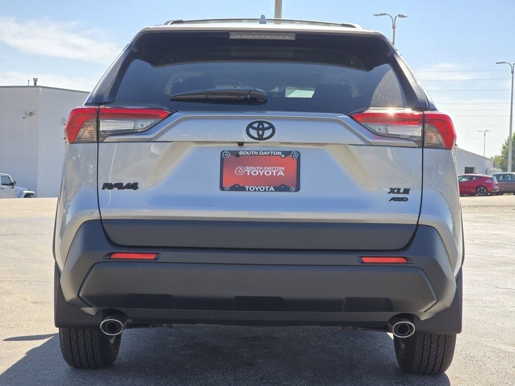 2025 Toyota RAV4 XLE photo 19