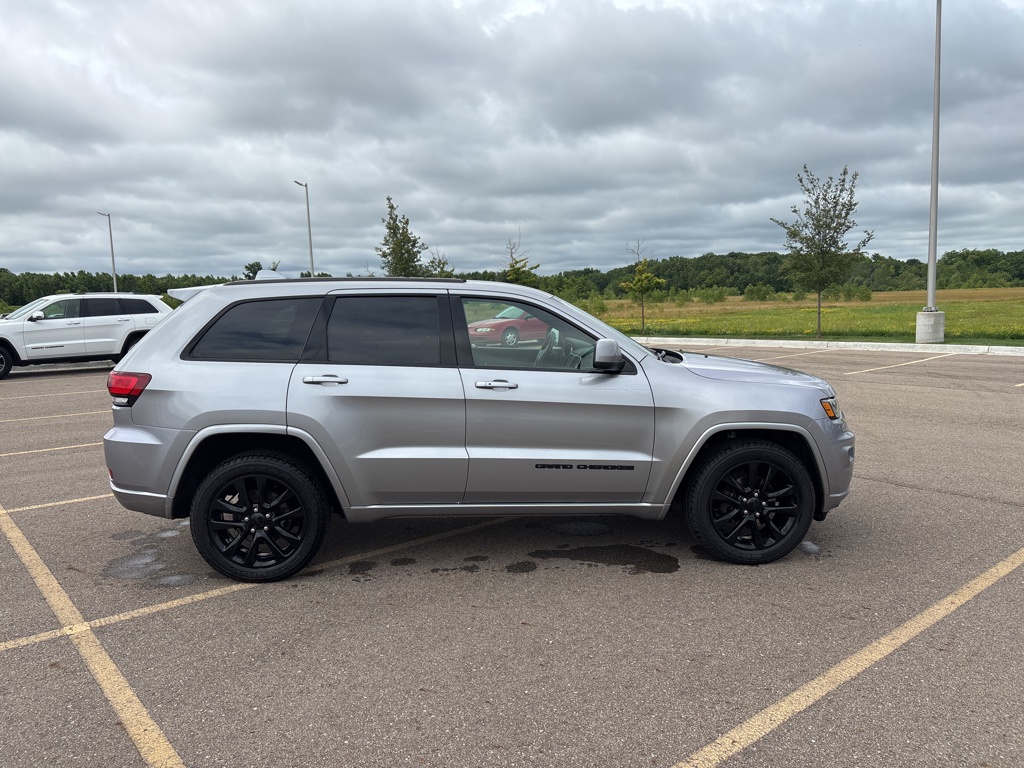2018 Jeep Grand Cherokee Altitude photo 4