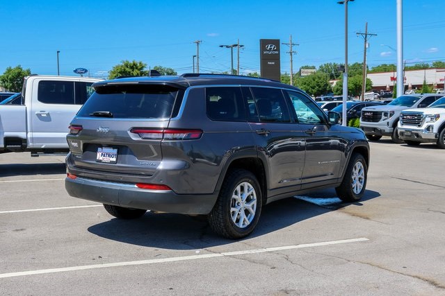 Used 2023 Gray Jeep Limited image 5