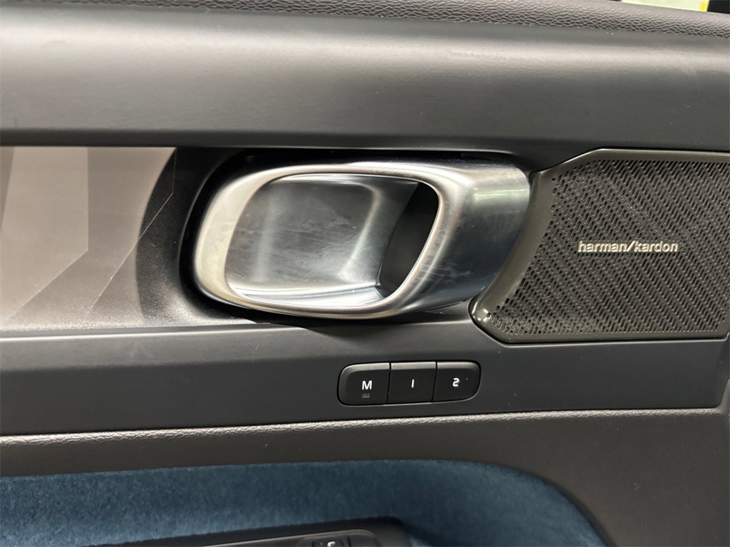 2023 Volvo XC40 Recharge Ultimate photo 9