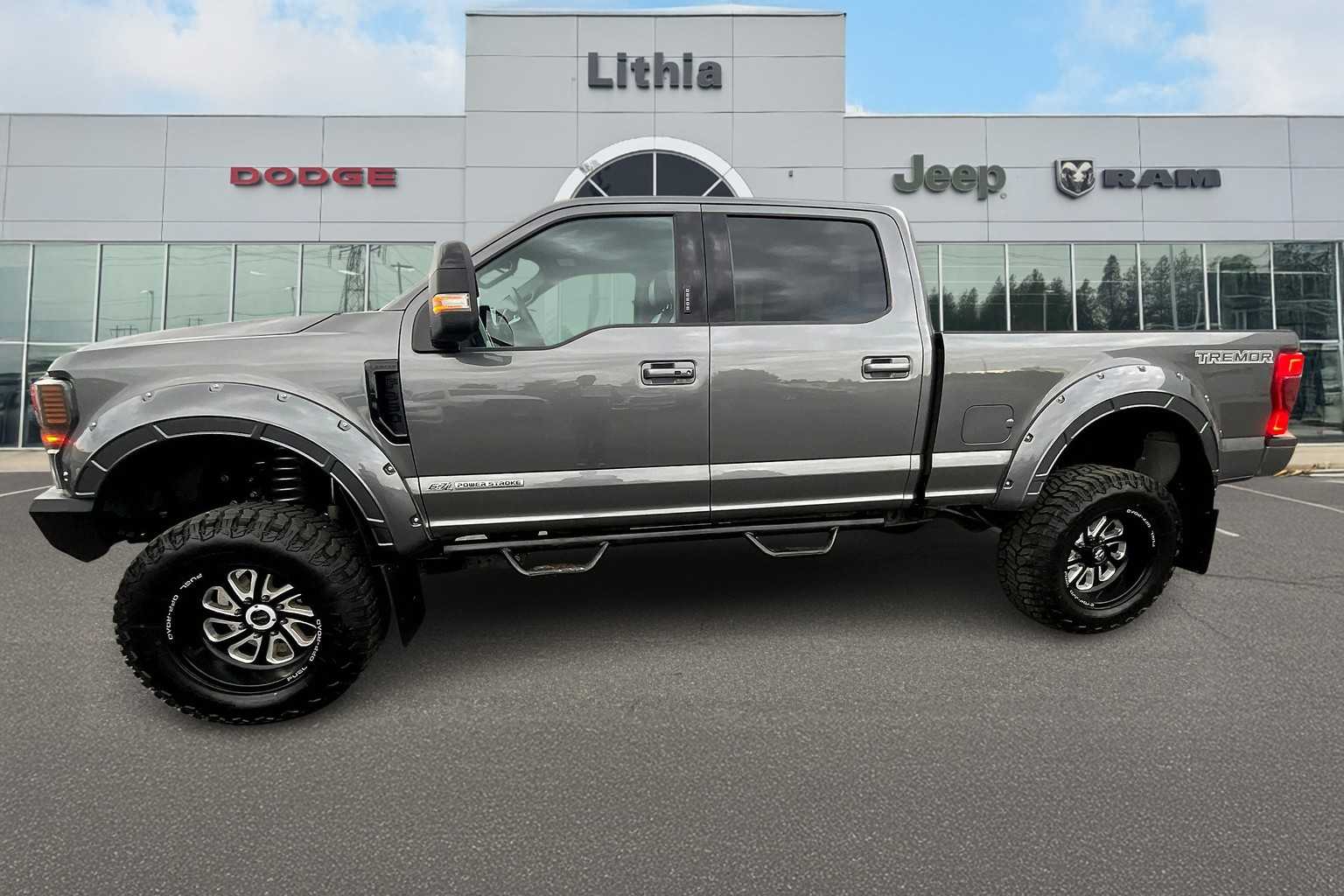2022 Ford F-350 Lariat photo 3