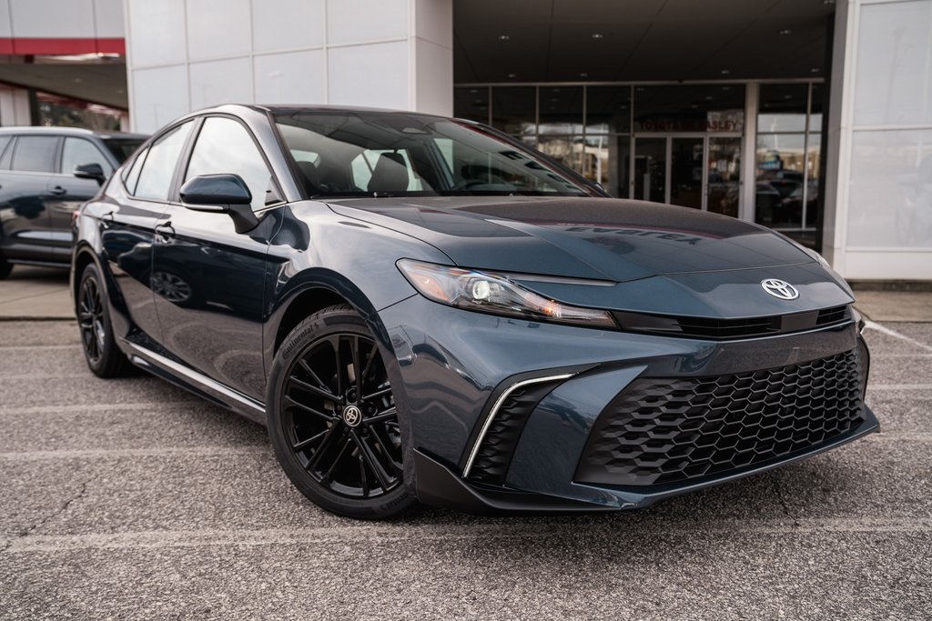 2026 Toyota Camry SE's photo