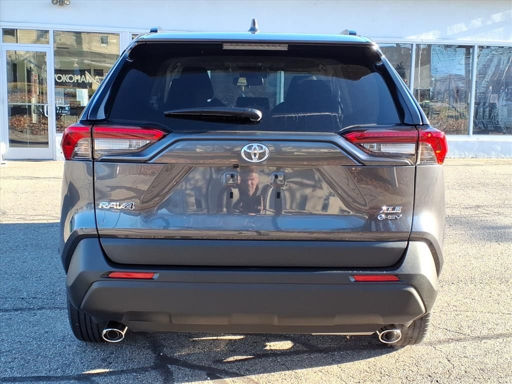 2025 Toyota RAV4 Hybrid XLE photo 4