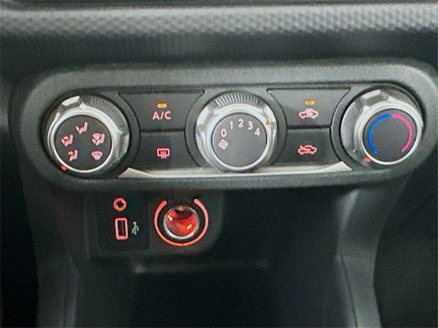 2025 Nissan Kicks Play S photo 17