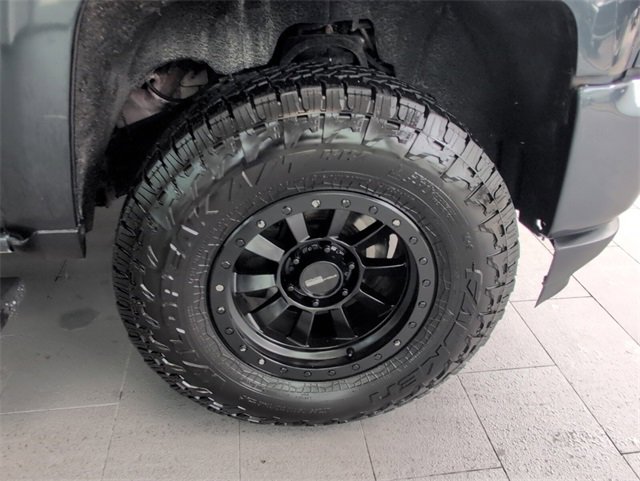 Used 2017 GRAPHITE METALLIC Chevrolet LT image 14