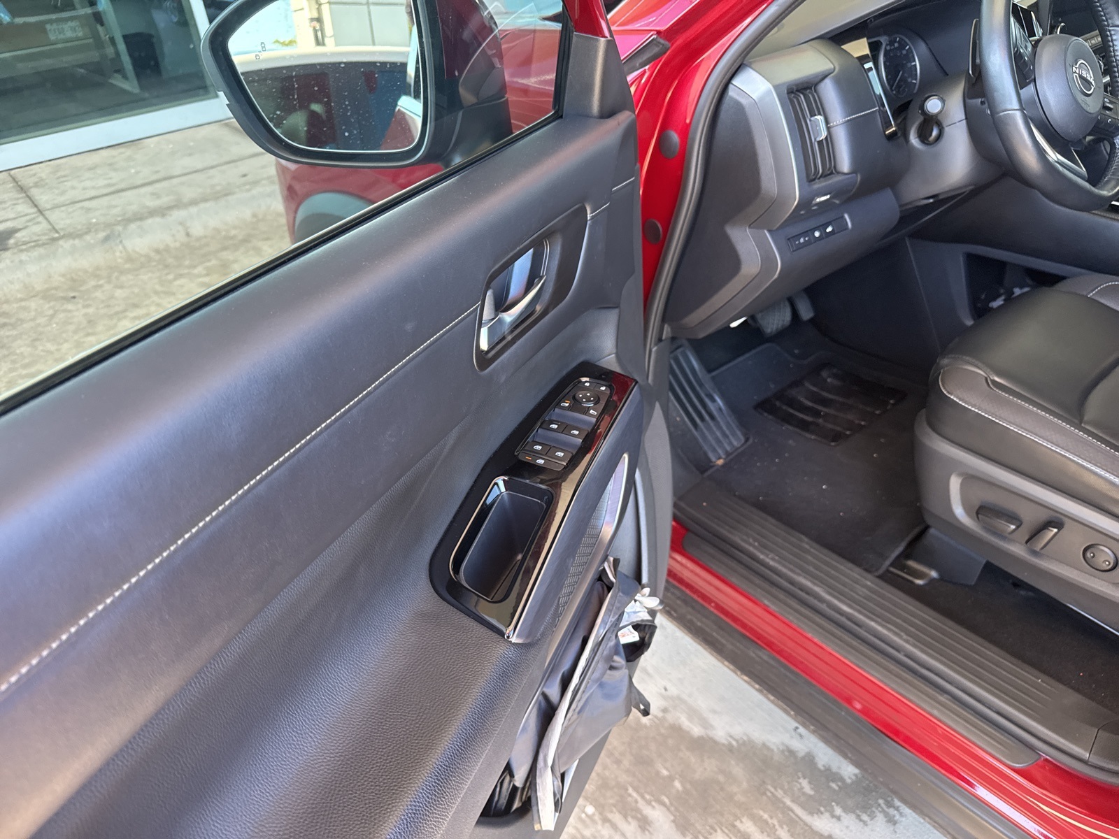 2023 Nissan Pathfinder SL photo 3