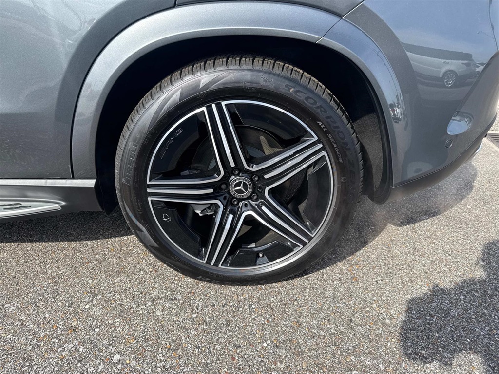 2025 Mercedes Benz GLE 580 4MATIC photo 3