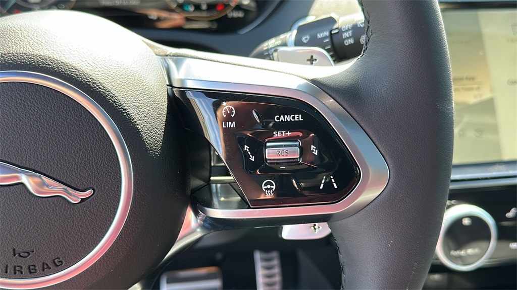 2024 Jaguar E-PACE R-Dynamic SE photo 15
