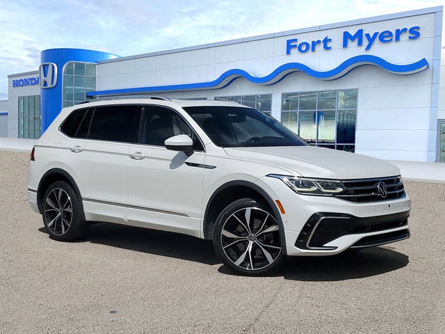 2023 Volkswagen Tiguan SEL R-LINE's photo