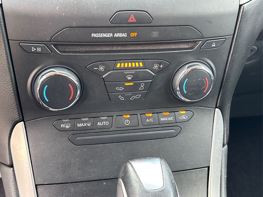 2015 Ford Edge SEL photo 26