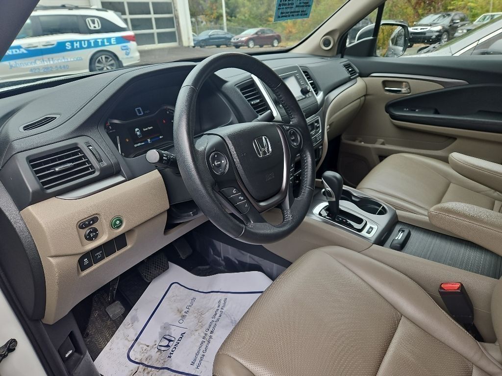 2017 Honda Ridgeline RTL photo 2