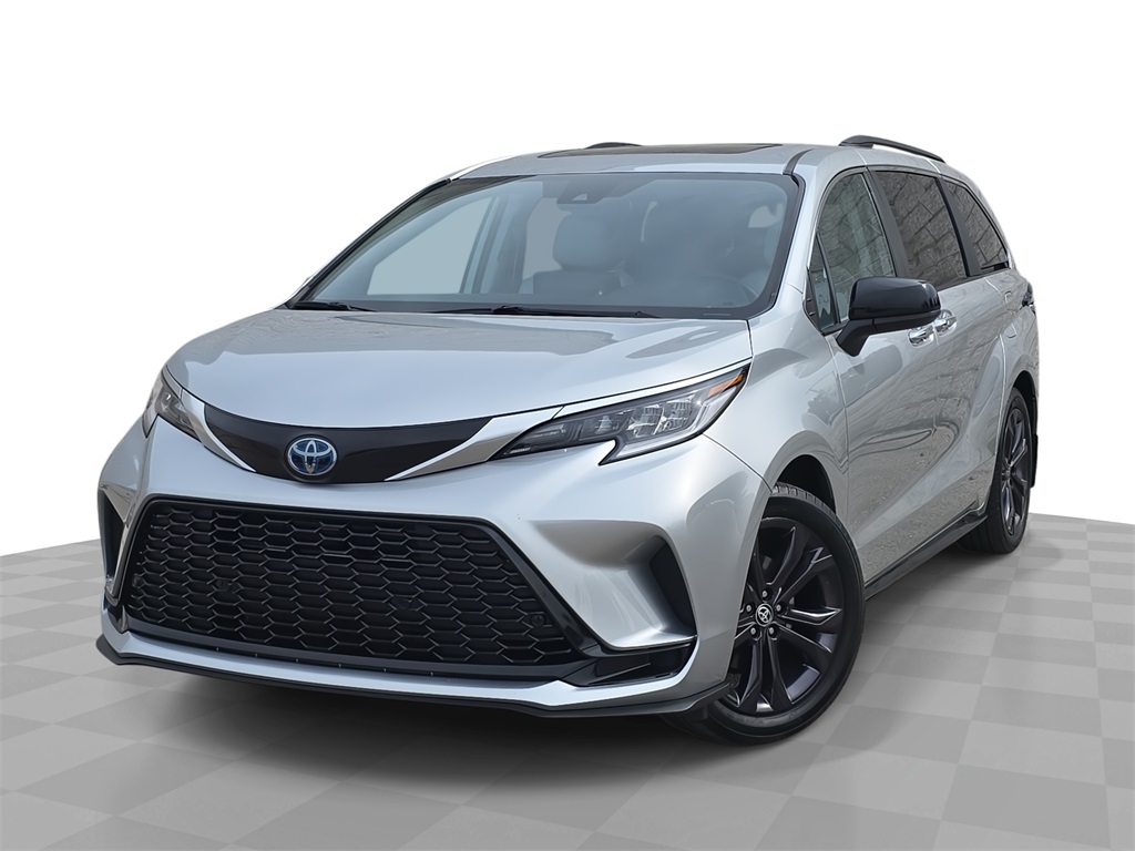 2022 Toyota Sienna LE's photo