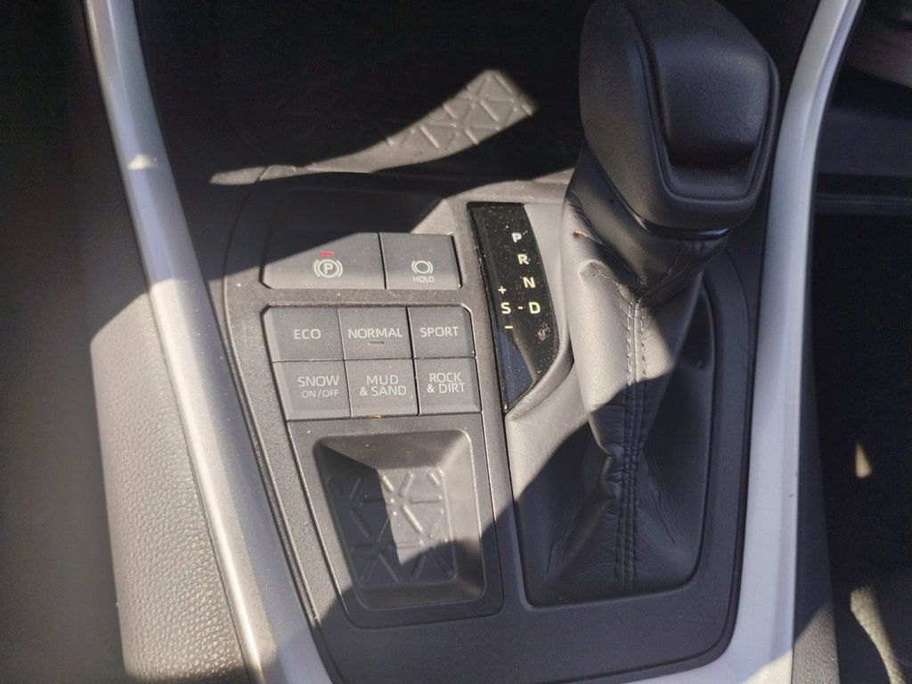 2024 Toyota RAV4 XLE photo 23