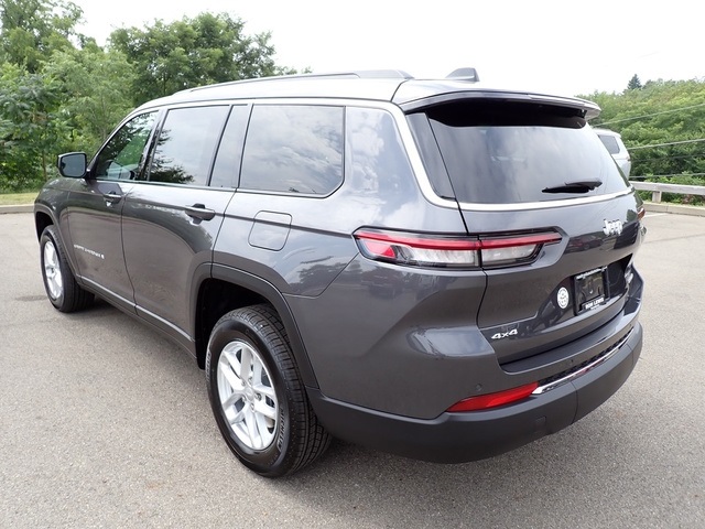 2025 Jeep Grand Cherokee Laredo X photo 3