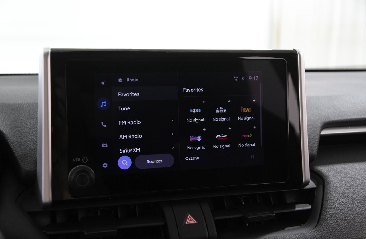 2024 Toyota RAV4 XLE photo 10
