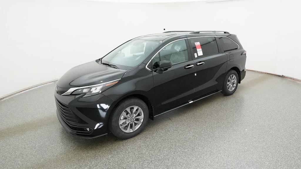 2026 Toyota Sienna XLE's photo