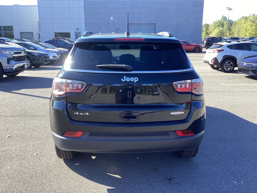 2019 Jeep Compass Latitude photo 2