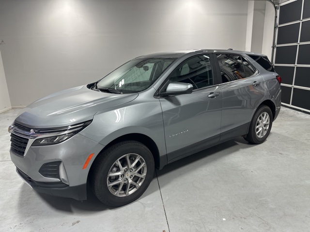 2024 Chevrolet Equinox LT photo 2