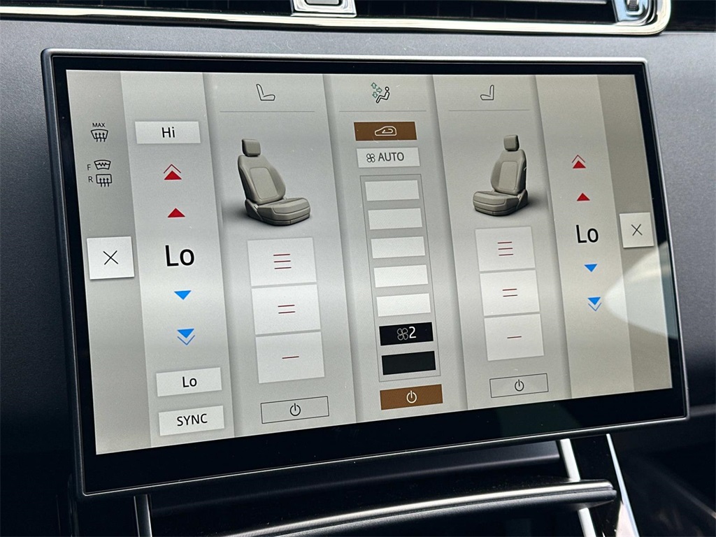 2026 Land Rover Range Rover Evoque Dynamic SE photo 3
