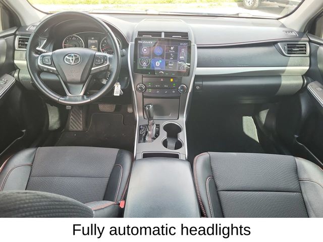 2016 Toyota Camry SE photo 9