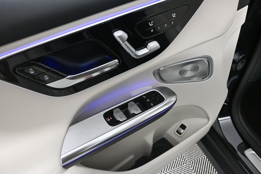 2026 Mercedes Benz GLC 300 photo 3