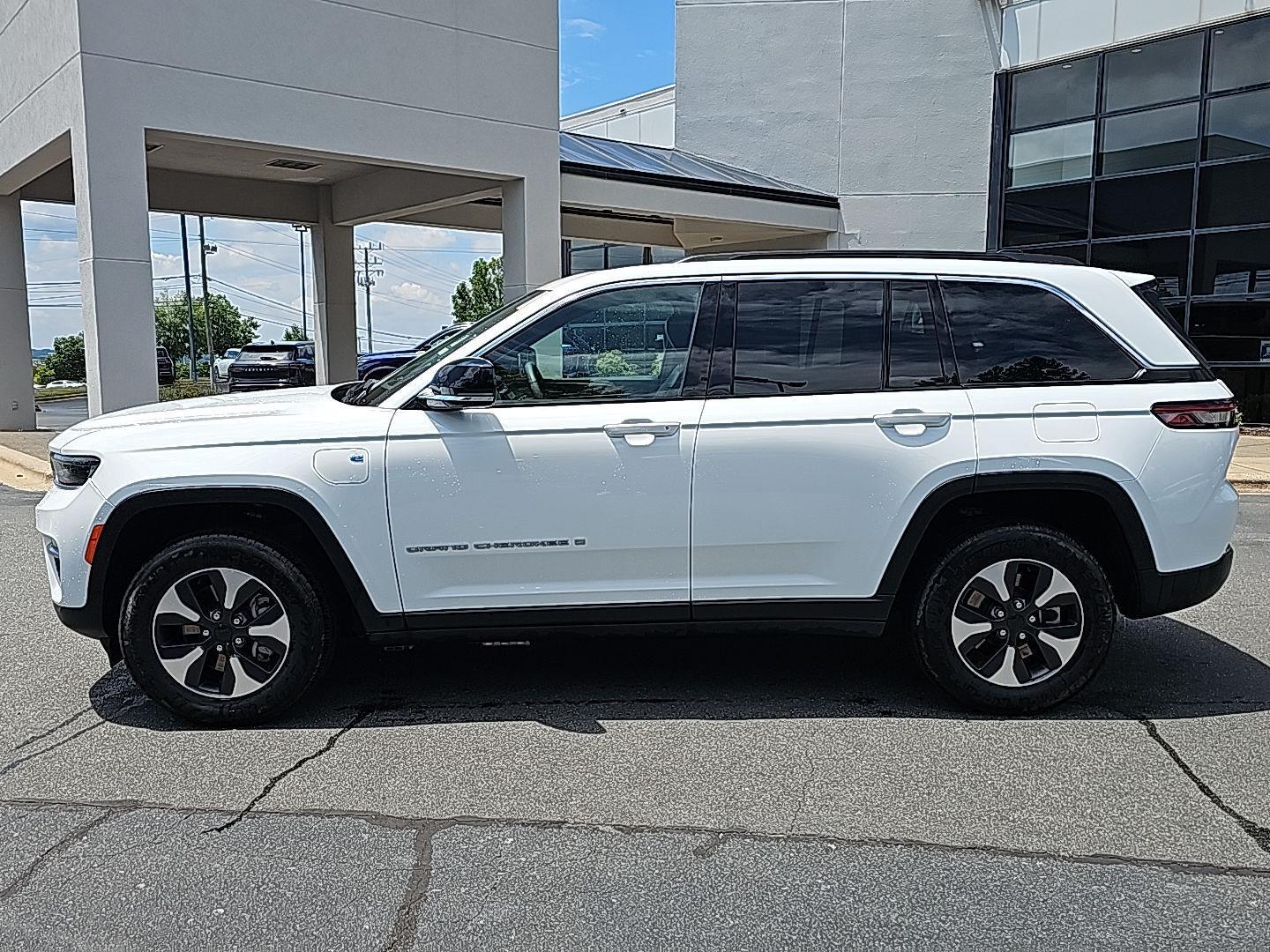 2024 Jeep Cherokee Limited 4xe photo 2