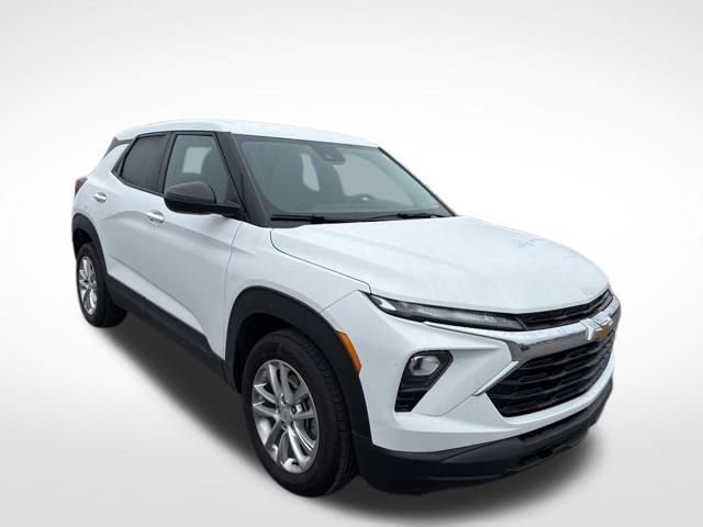 2024 Chevrolet Trailblazer LS photo 3