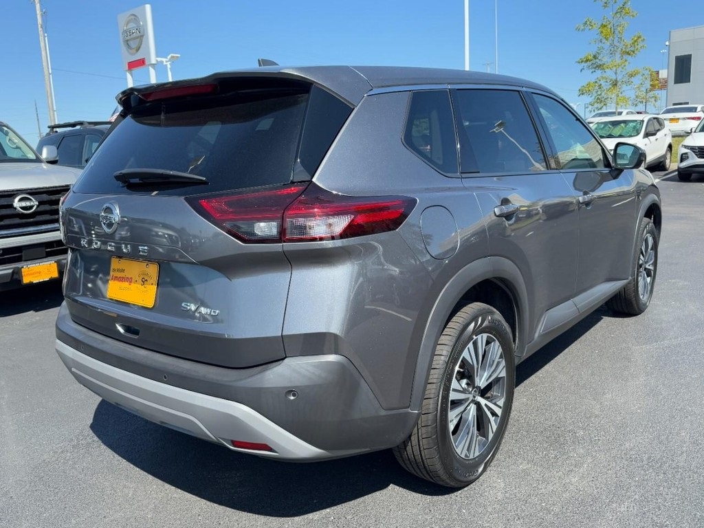 2021 Nissan Rogue SV photo 2