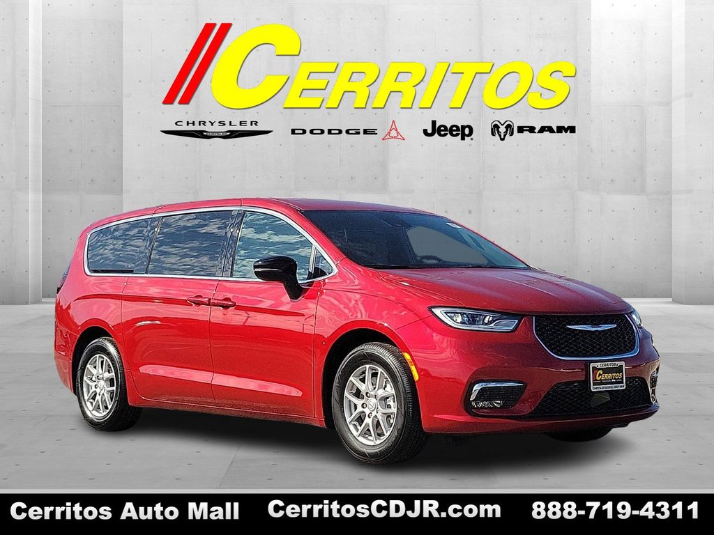 2026 Chrysler Pacifica Select's photo