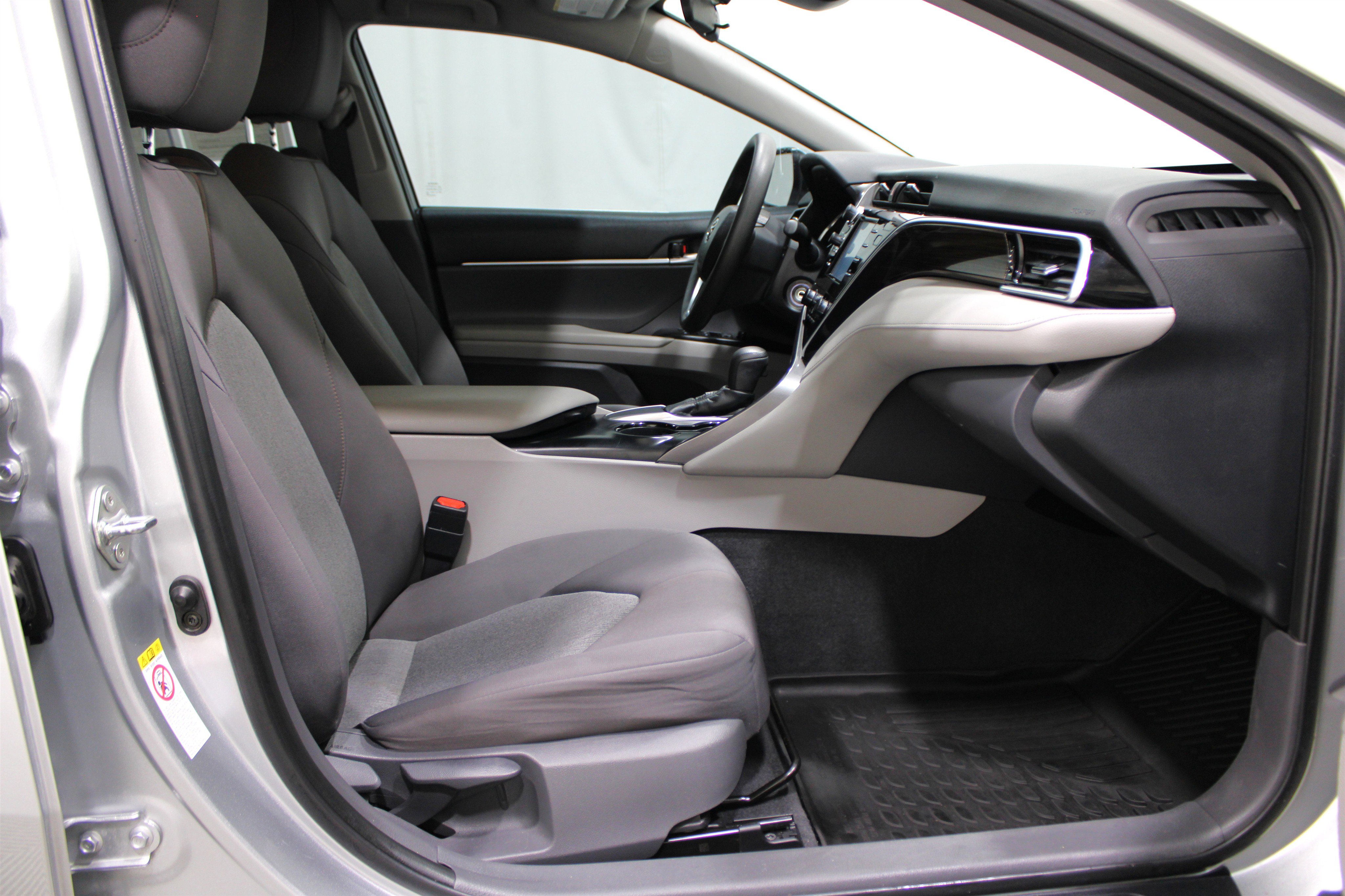 2018 Toyota Camry LE photo 11