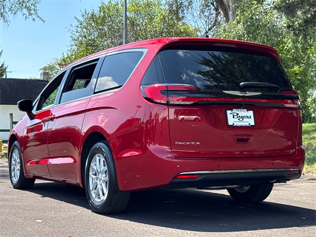 2026 Chrysler Pacifica photo 4