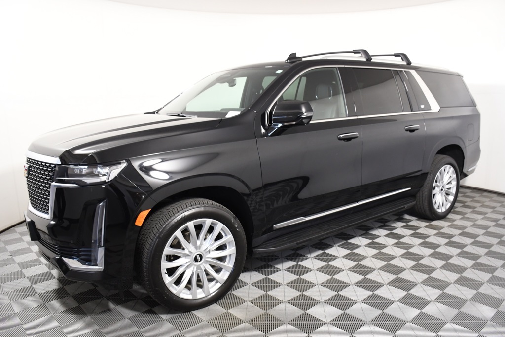 2023 Cadillac Escalade ESV Luxury photo 2
