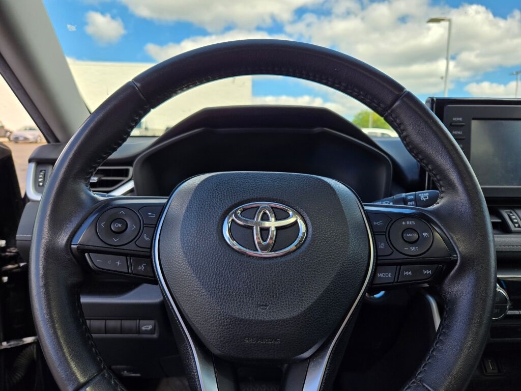2020 Toyota RAV4 XLE Premium photo 30