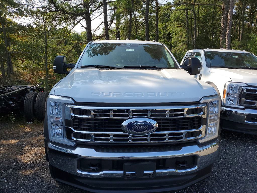2024 Ford F-450 XLT photo 2