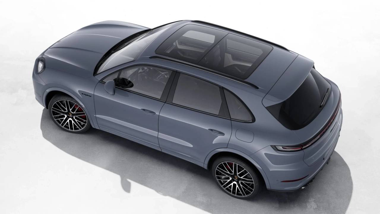 2026 Porsche Cayenne S E-Hybrid photo 3