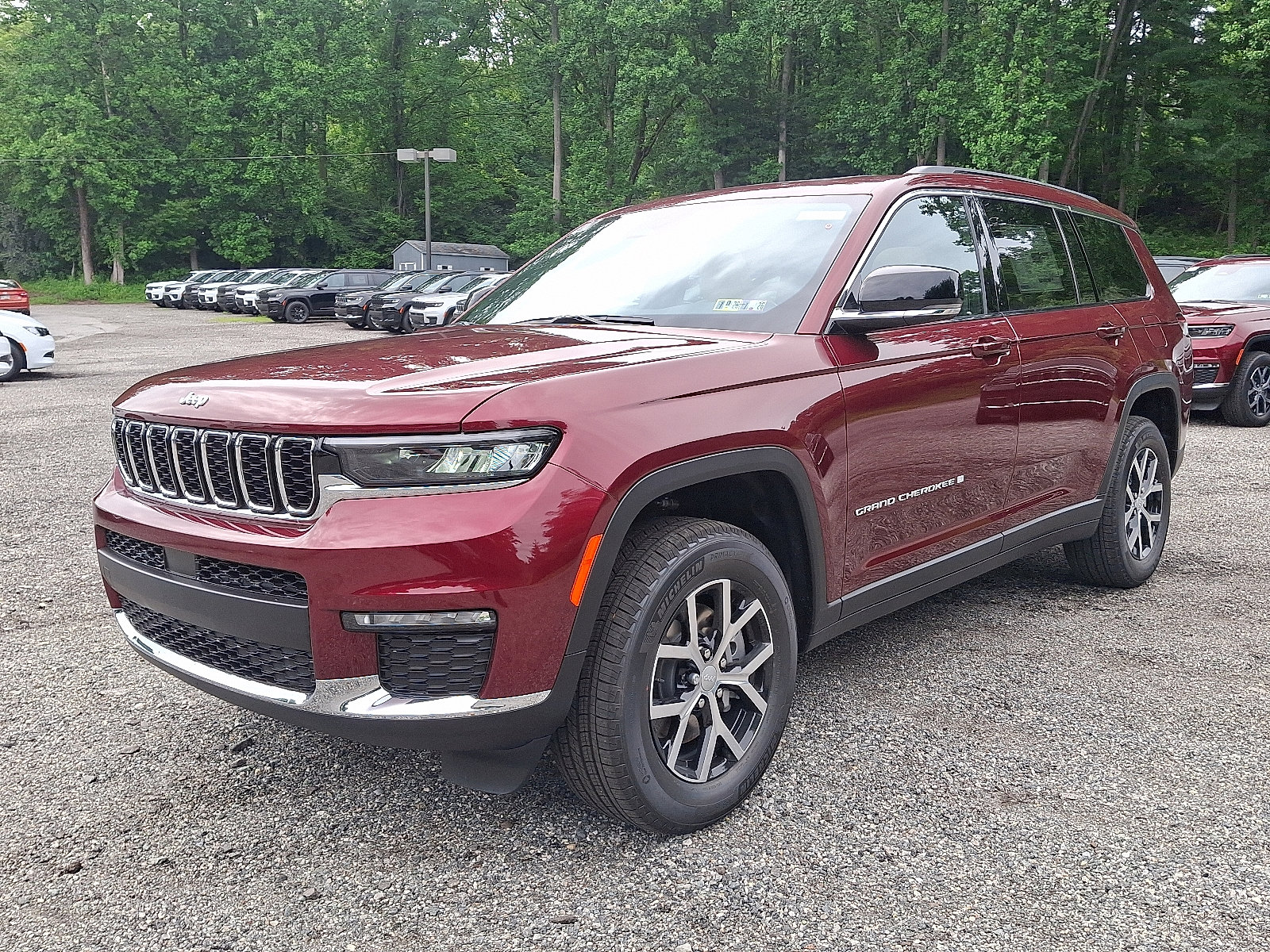 2025 Jeep Grand Cherokee Limited photo 2