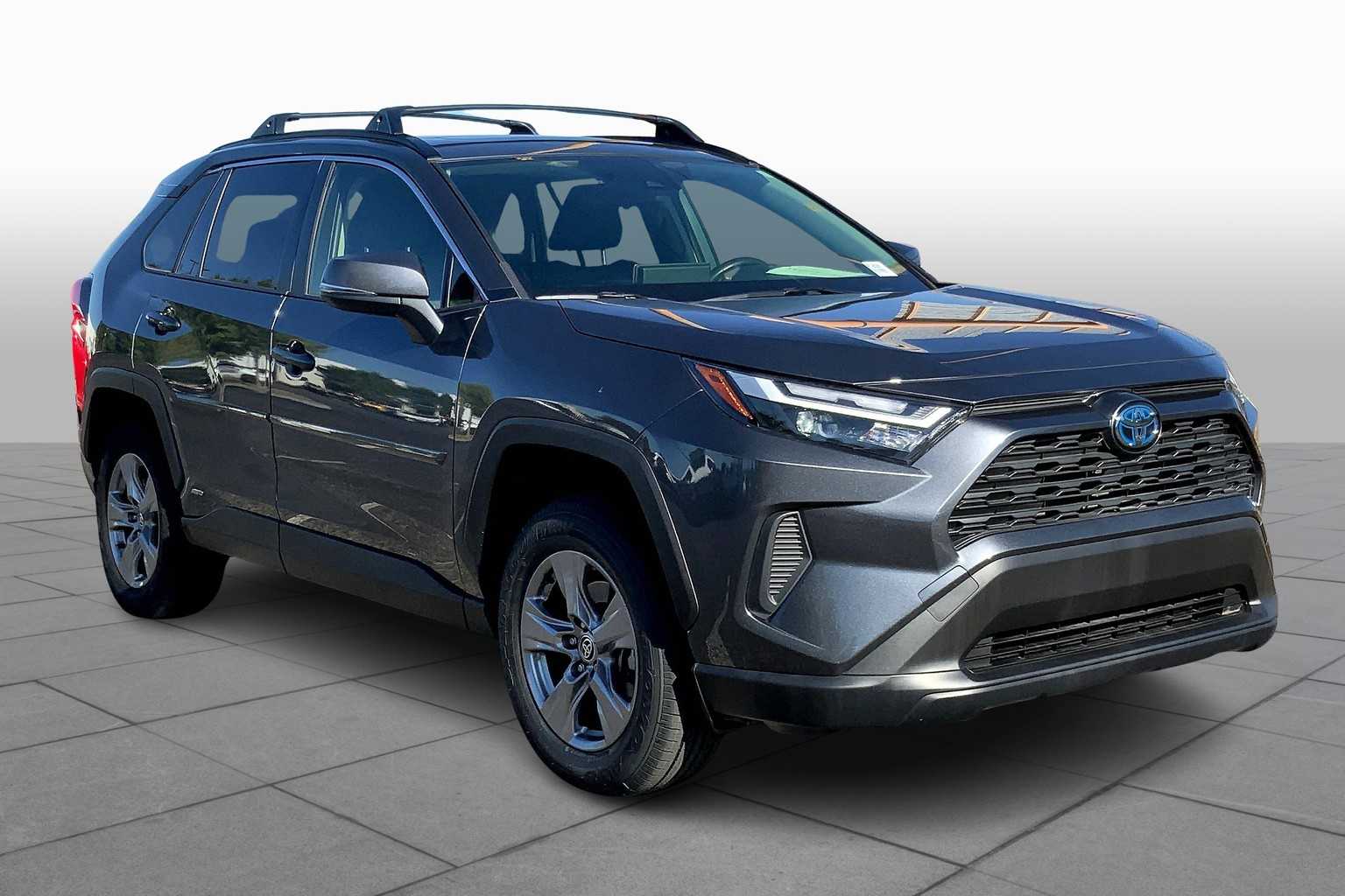 2023 Toyota RAV4 Hybrid XLE photo 2