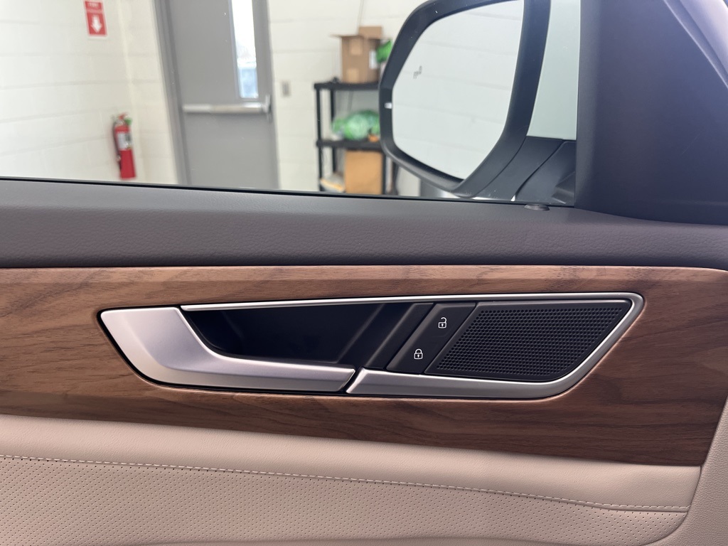 2025 Volkswagen Atlas SE Technology photo 11