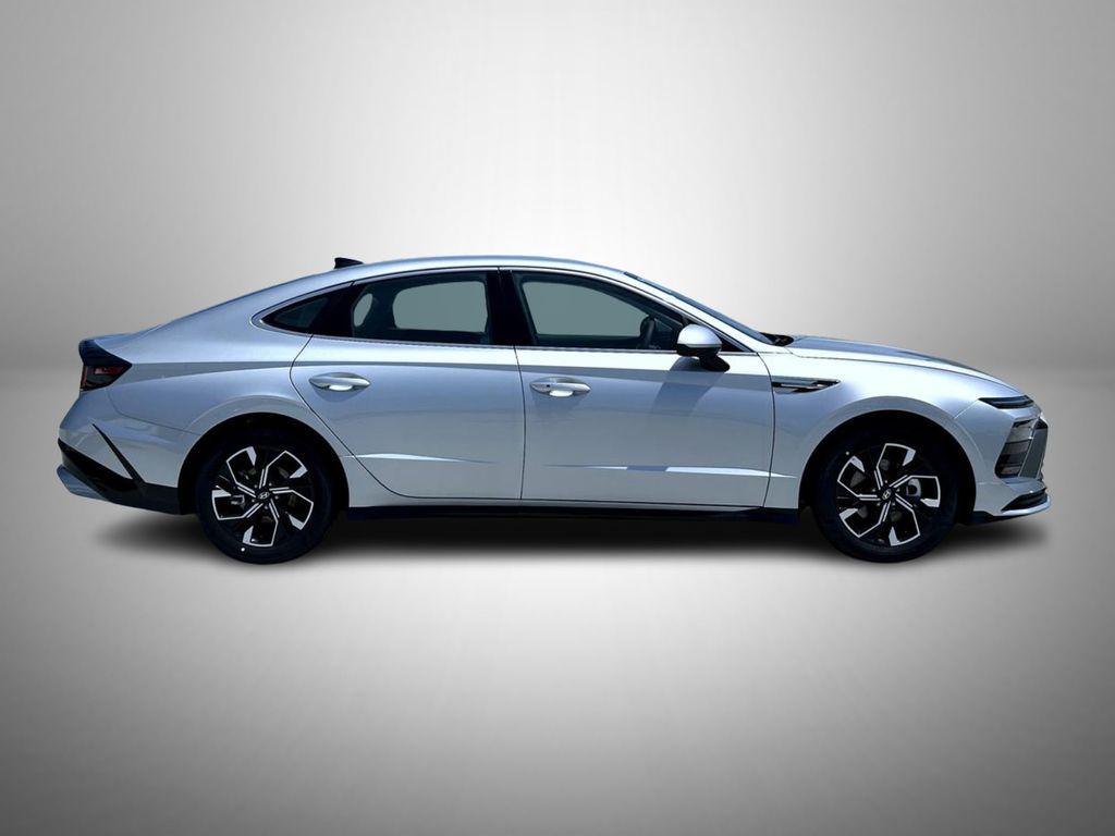 2025 Hyundai Sonata SEL photo 4