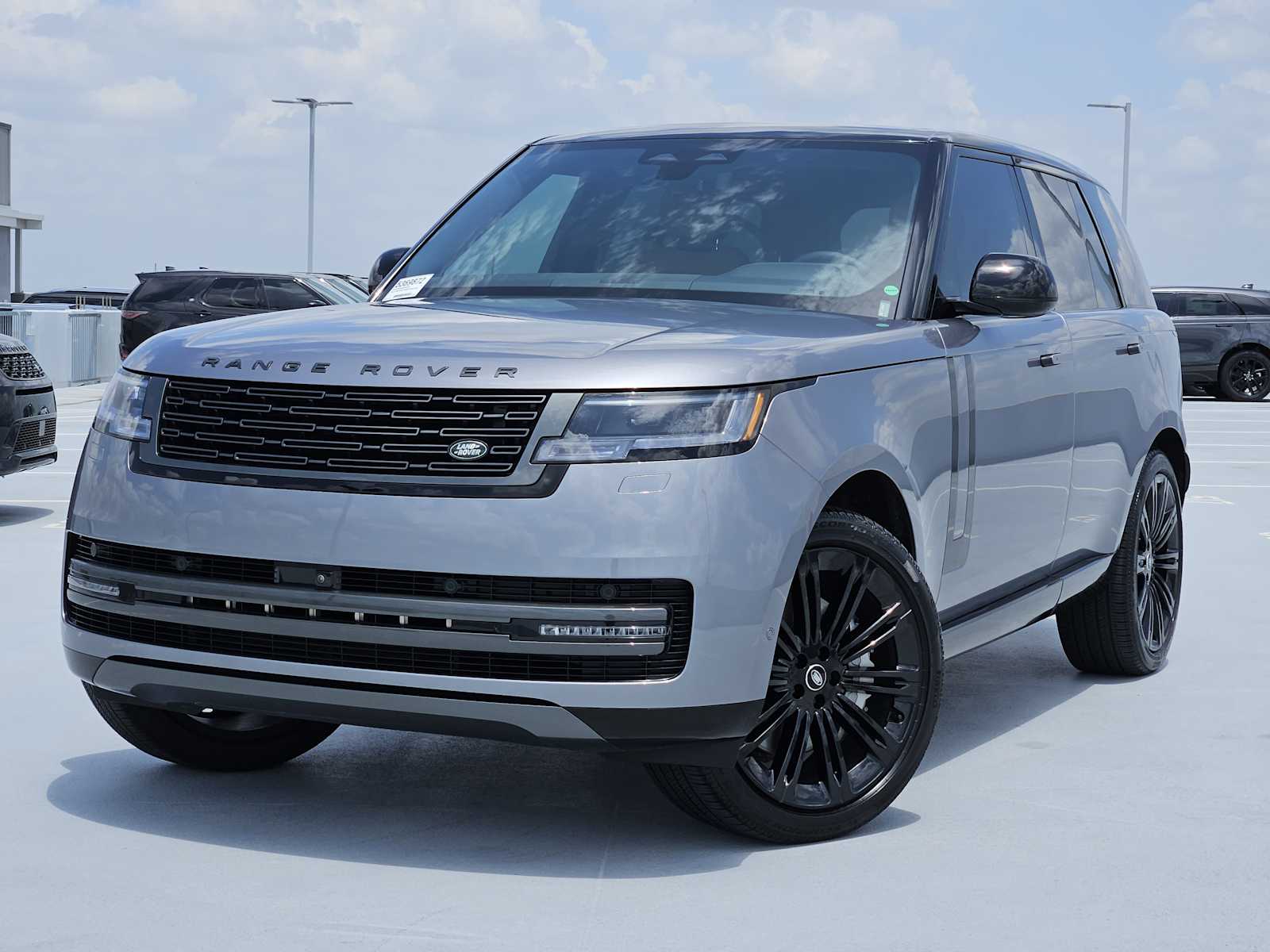 2025 Land Rover Range Rover SE