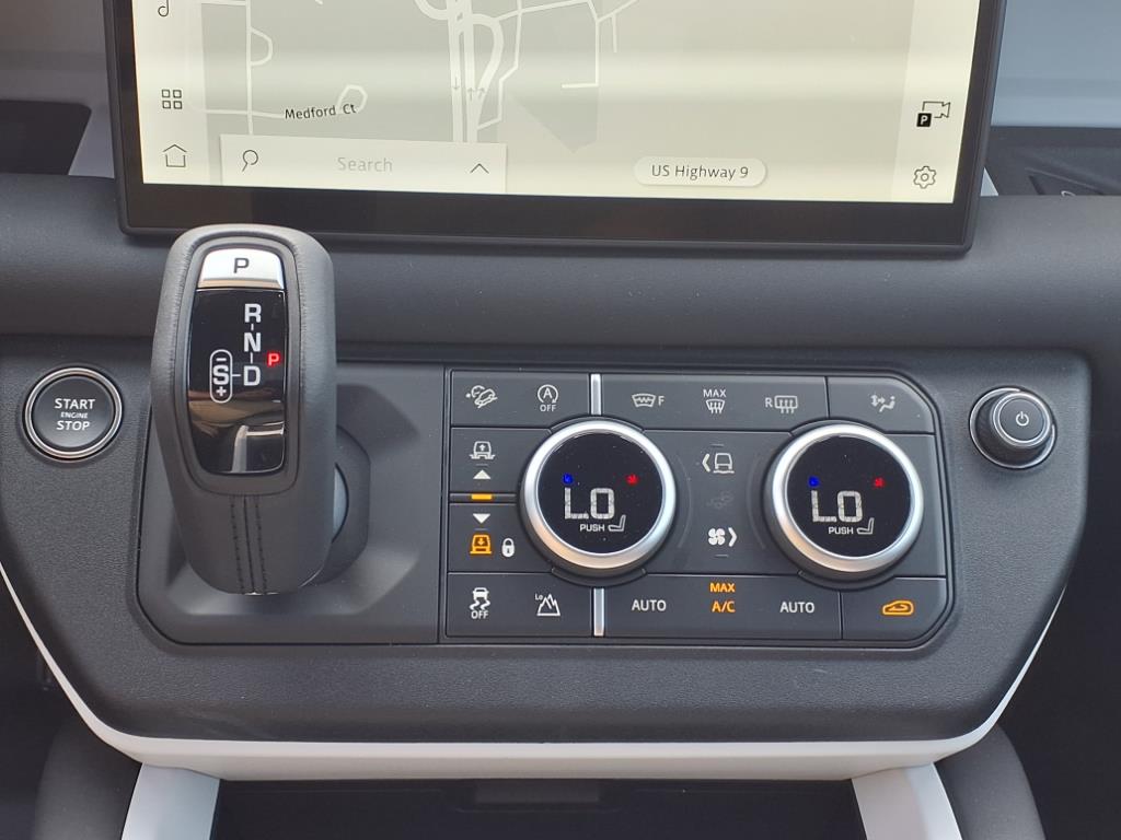 2025 Land Rover Defender 110 S photo 13