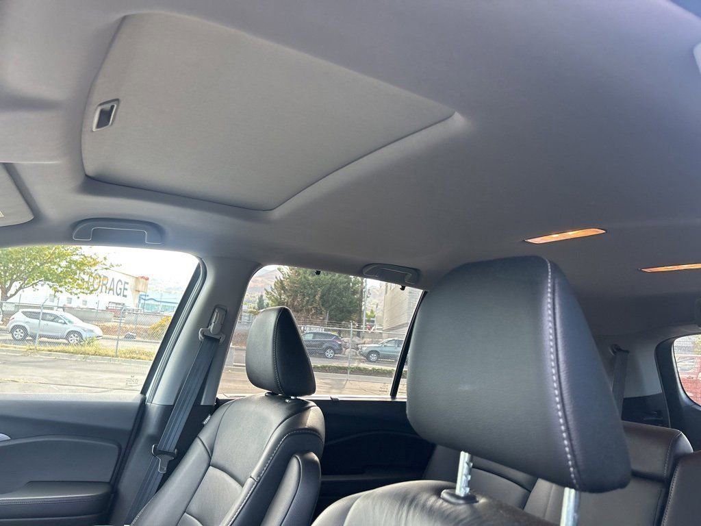 2020 Honda Pilot EX-L photo 17