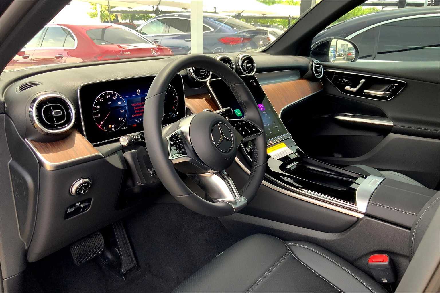 2025 Mercedes Benz GLC 300 photo 10